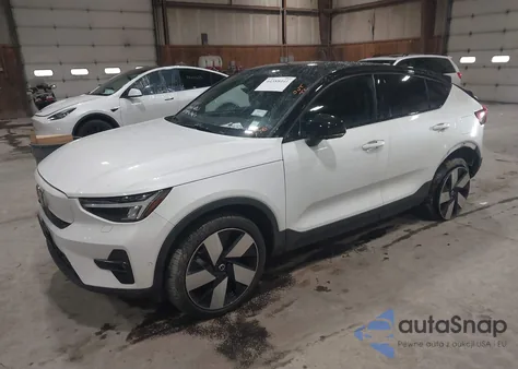 2022 Volvo C40 Recharge Pure Electric P8 Ultimate z USA, uszkodzony, nr VIN YV4ED3GB7N2009435